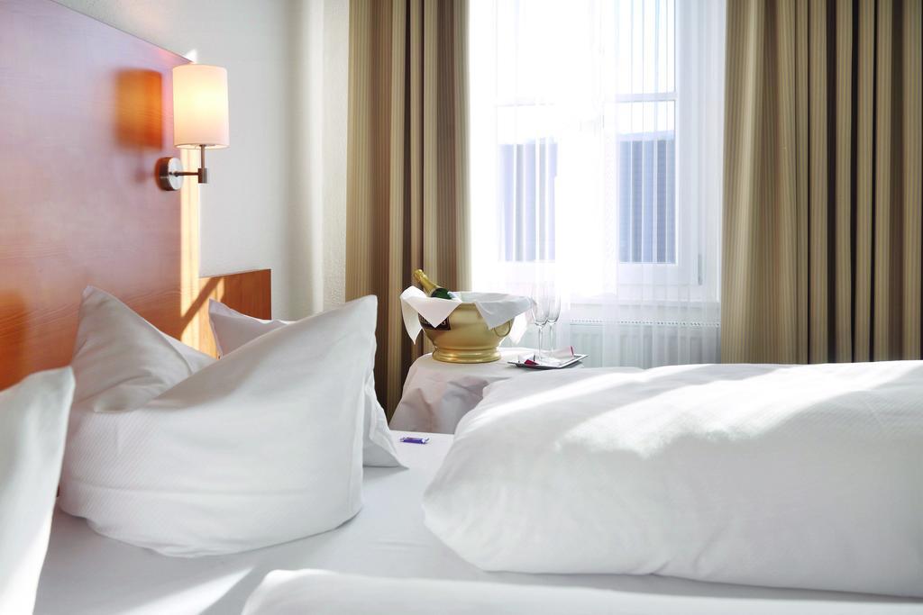 Hotel-Restaurant Roter Ochsen Lauchheim Room photo